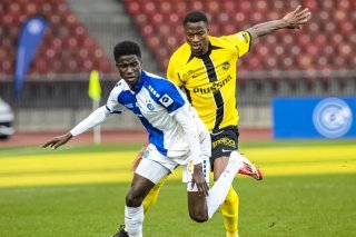 Le défenseur de Youg Boys Mohamed Ali Camara (en jaune) aura passé 7 ans au sein du club bernois. (Archives) KEYSTONE/MICHAEL BUHOLZER